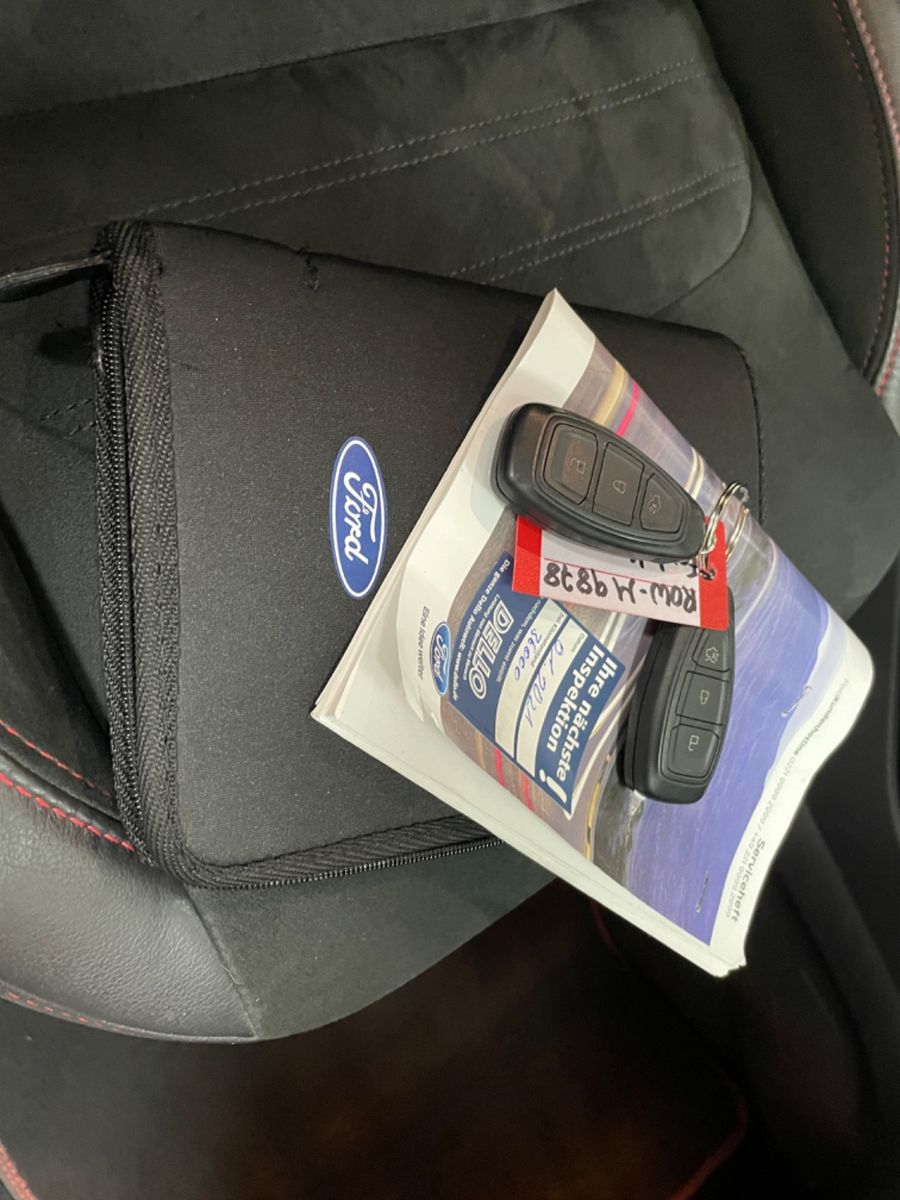 Fahrzeugabbildung Ford Kuga ST-Line AWD Allrad LED