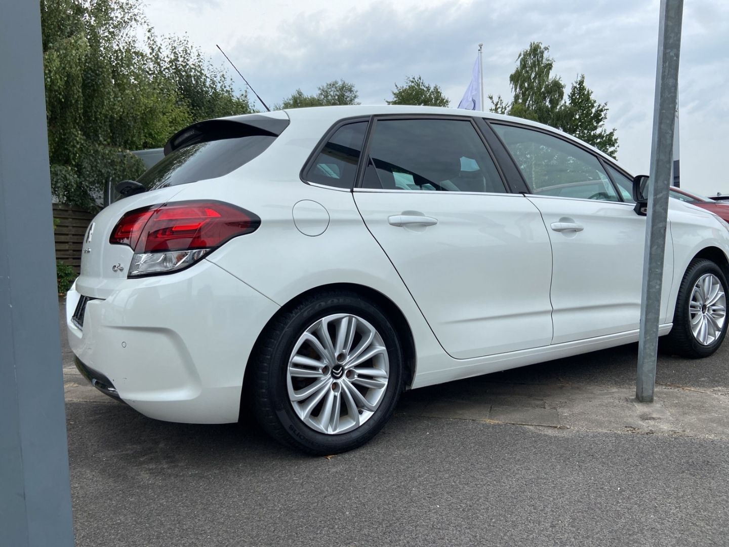 Fahrzeugabbildung Citroën C4 Select 1.6 BlueHDi 100 Navi Notbremsass.Temp