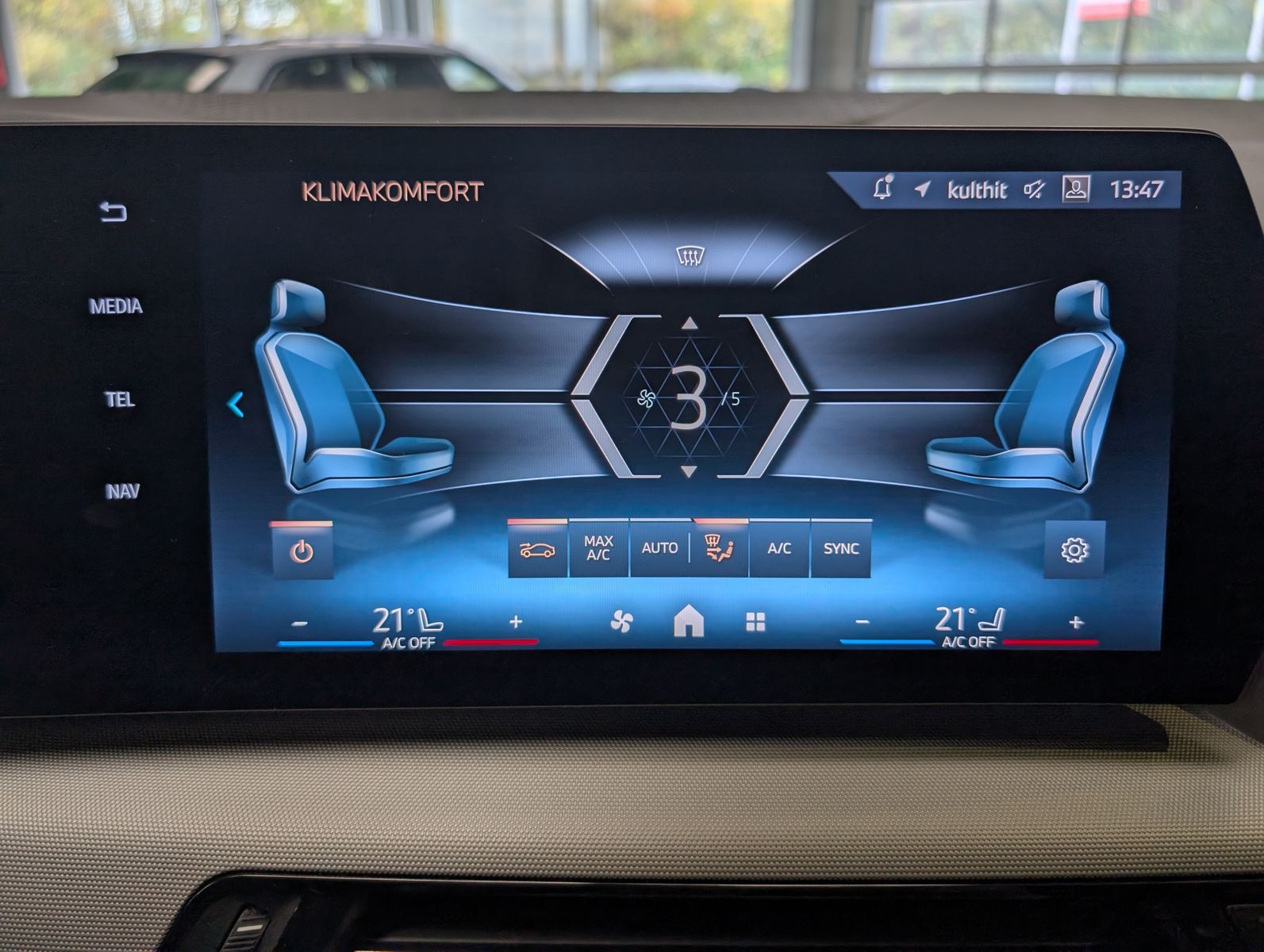 Fahrzeugabbildung BMW 218 Active Tourer d AHK Pano Cam Travel-Paket