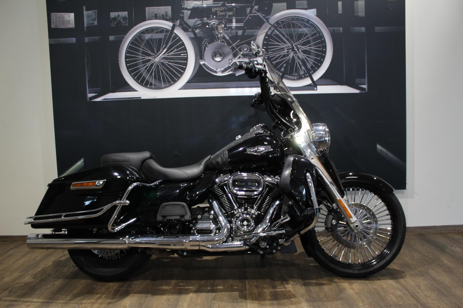 Harley-Davidson Road King Klappenauspuff viel Zubehör