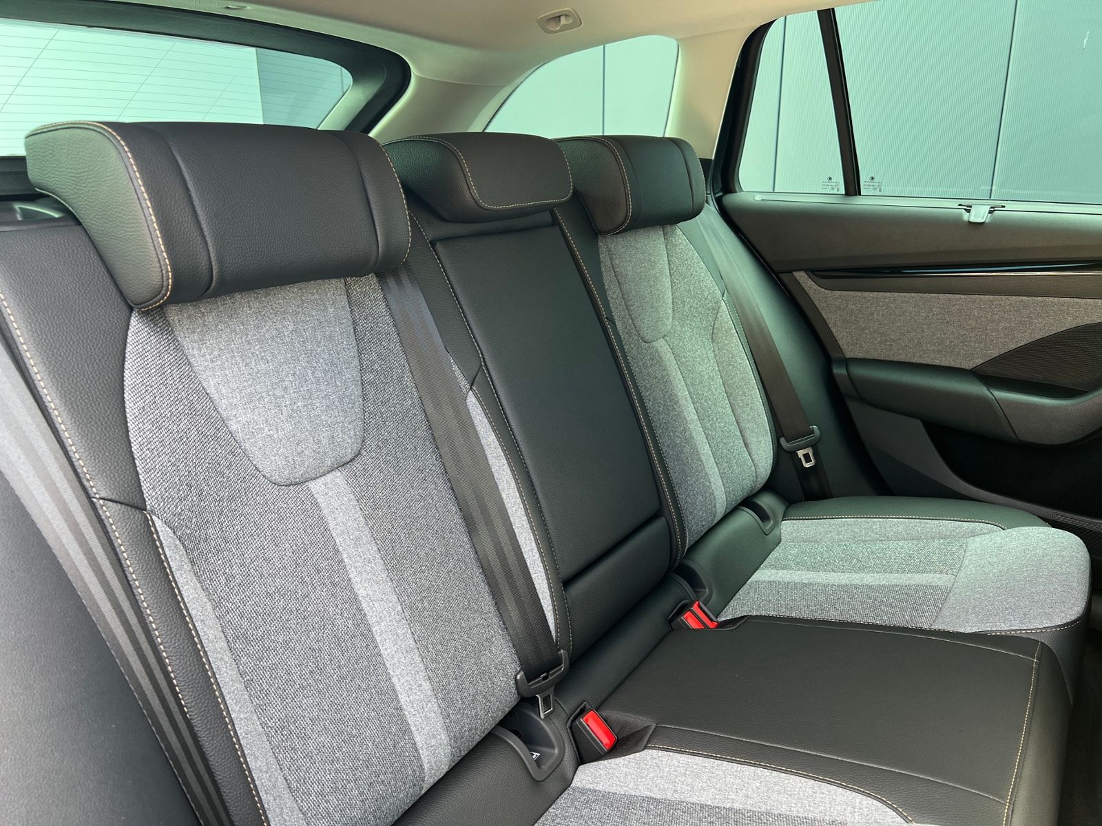 Fahrzeugabbildung SKODA Octavia Combi TOUR 2.0 TDI DSG *AHK, Travel Assi
