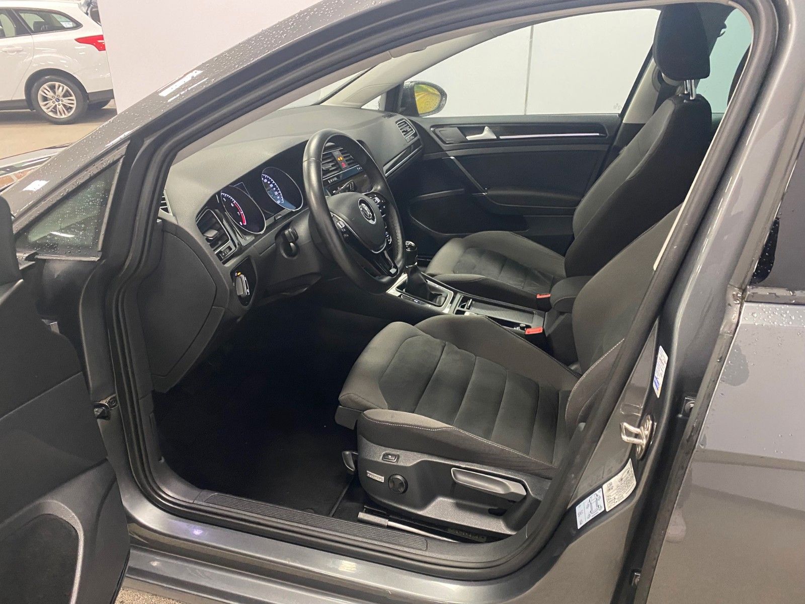 Fahrzeugabbildung Volkswagen Golf 7 1.4 TSI Highline+NAVI+ACC+ergoACTIVE+PDC+