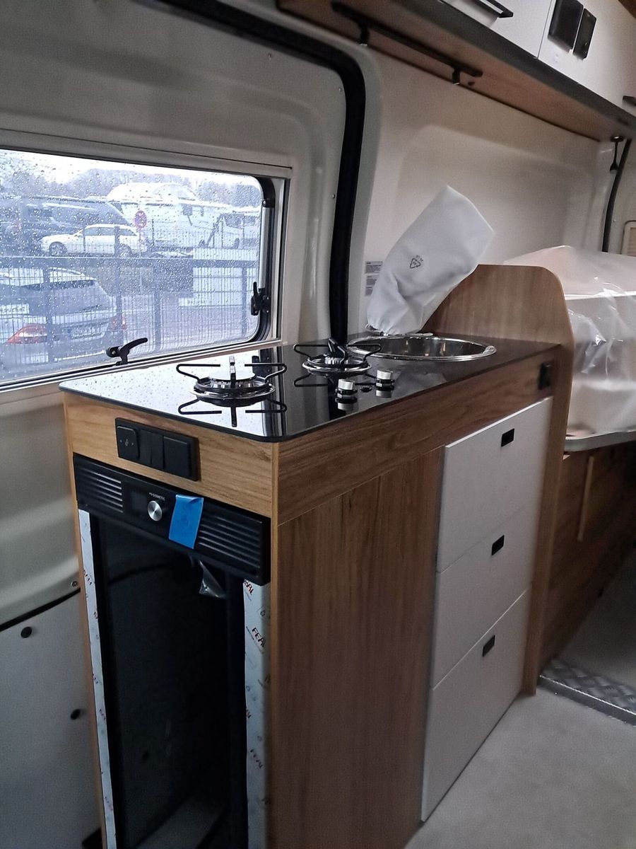 Fahrzeugabbildung Karmann Dexter 4x4 DE 570 AW Klima, RFK, El. Trittstufe