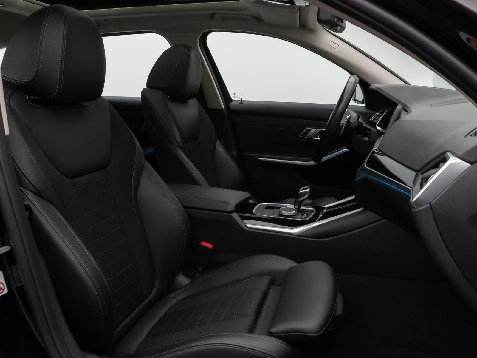 Fahrzeugabbildung BMW 330e xD SportLine Panorama Laser HUD DAB Komfort