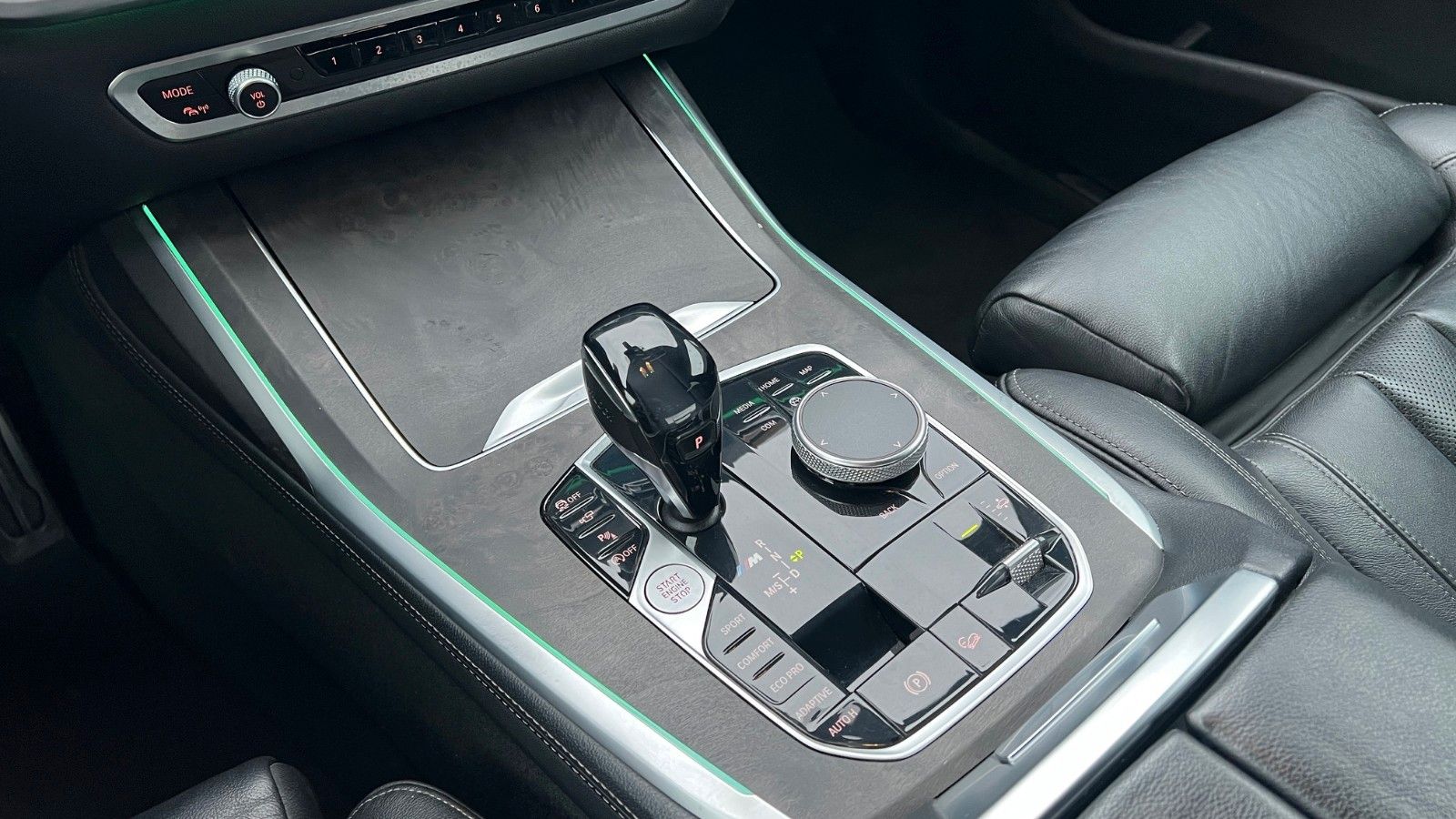 Fahrzeugabbildung BMW X7 M50 d *H/K*360°*PANO*AHK*M-Paket*HUD*Mietkauf