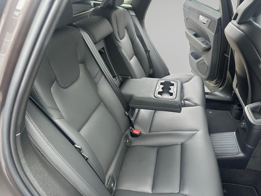 VOLVO XC60 T6 AWD Plug-in Hybrid Plus Dark VOLVO XC60 T6 AWD Plug-in Hybrid Plus Dark