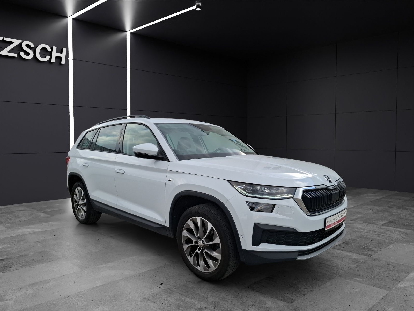 Fahrzeugabbildung SKODA Kodiaq TSI Clever Matrix AHK Navi ACC RFK SH 19"