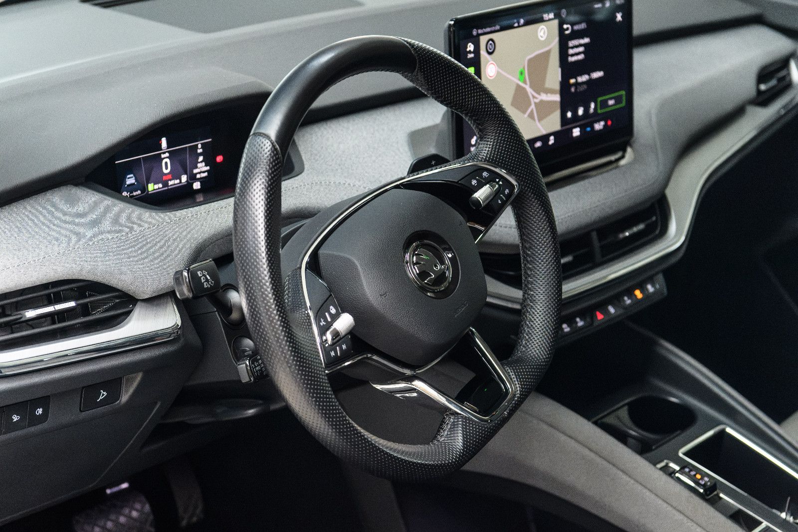Fahrzeugabbildung SKODA Enyaq 80 +ACC +LED +CARPLAY