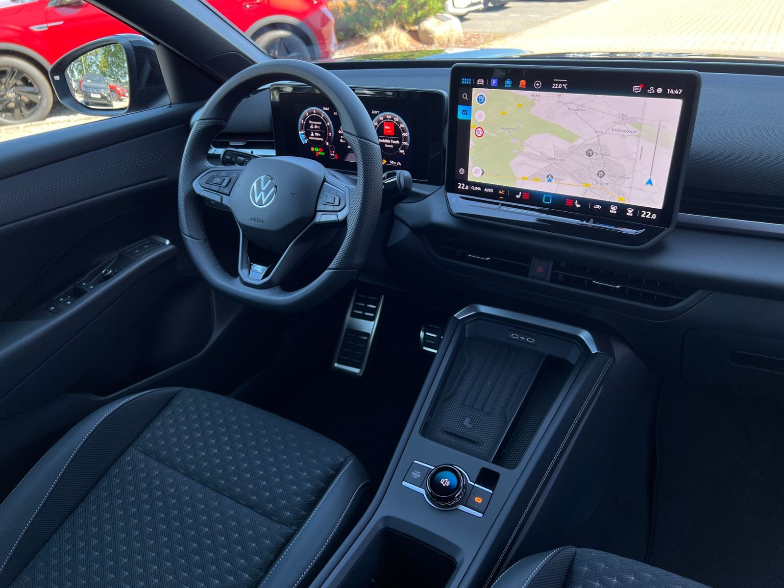 Fahrzeugabbildung Volkswagen T-Roc R-Line 1.5 eTSI DSG *BlackStyle,IQ-Light,N
