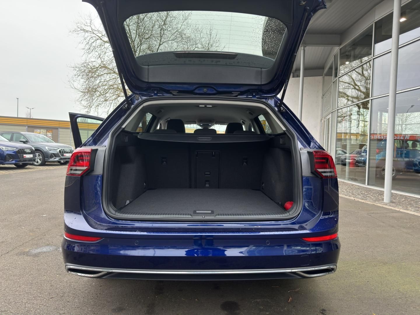Fahrzeugabbildung Volkswagen Golf Variant MOVE Golf VIII Variant MOVE 1.0 eTS