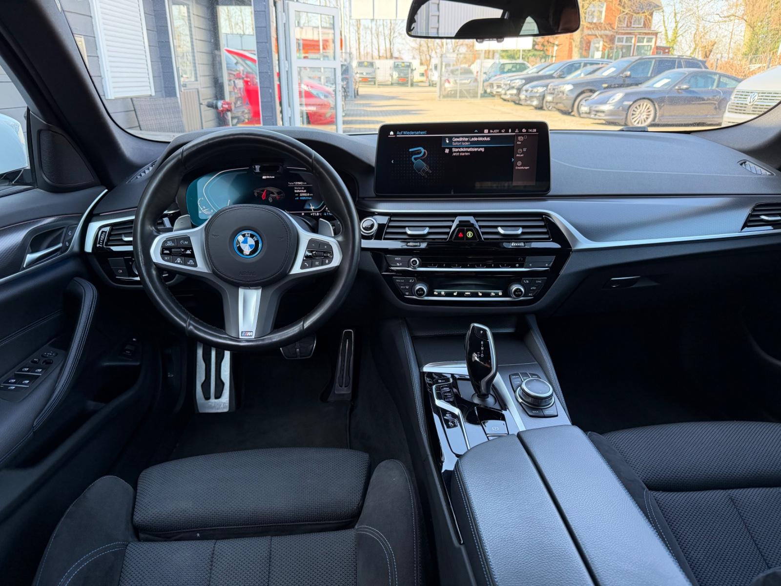 BMW 530 e M Sport Touring HUD Laserlicht Soft-Close