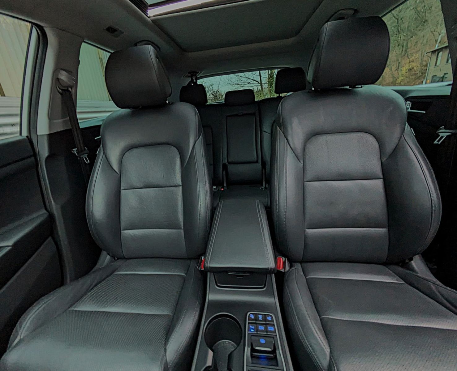 Fahrzeugabbildung Hyundai Tucson PREMIUM 4WD LEDER NAVI PANO PARKASS. LED