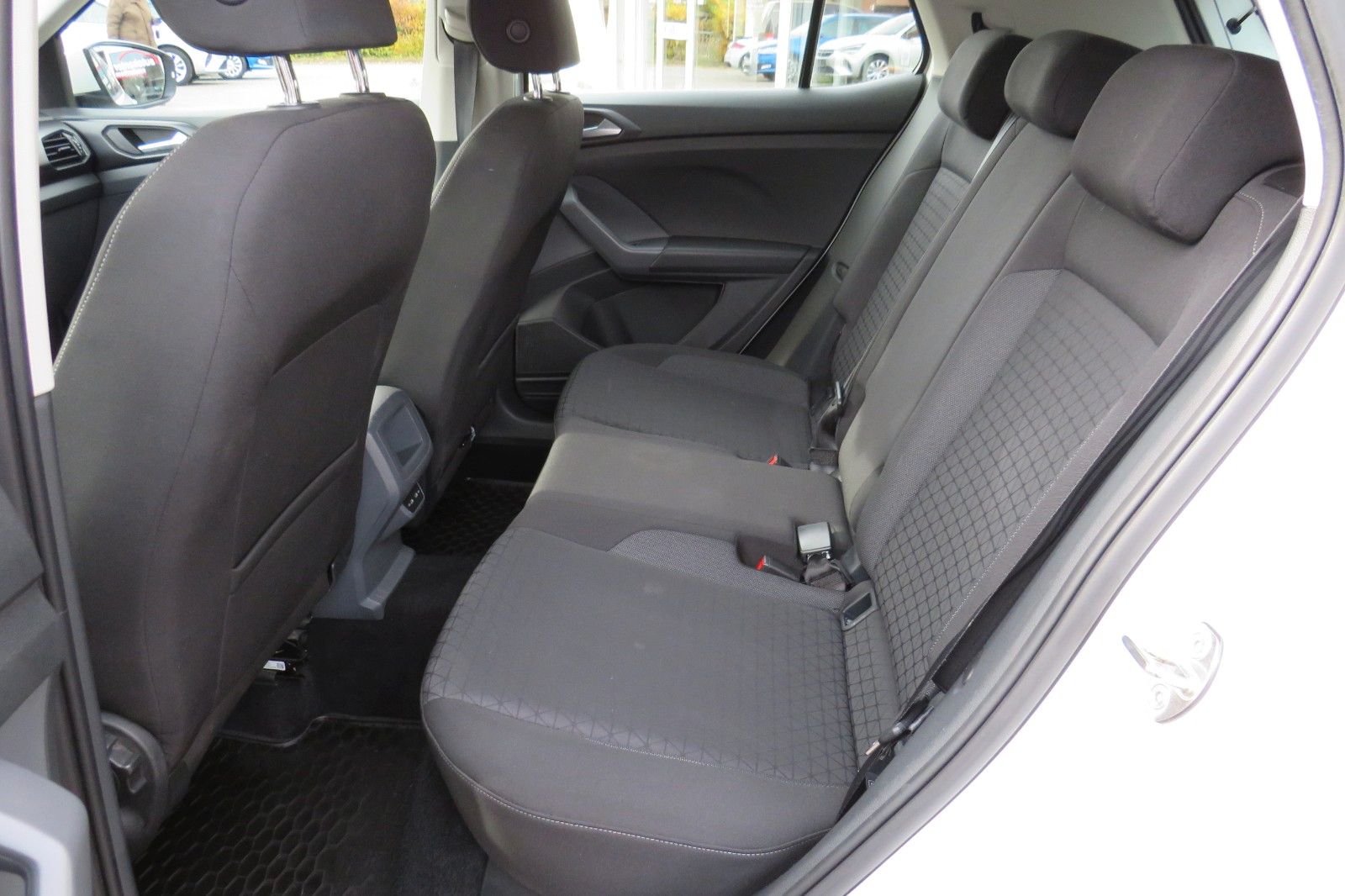 Fahrzeugabbildung Volkswagen T-Cross Life DSG PDC TELVOR SITZH. 1H.