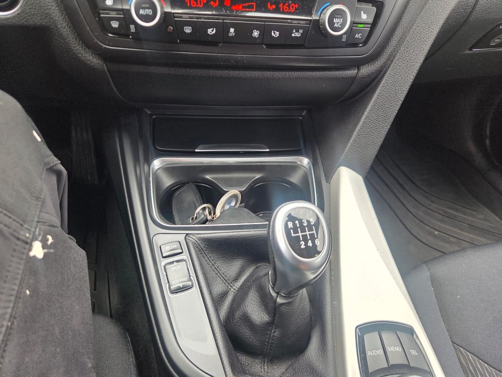 BMW 318 2013 — photo 13