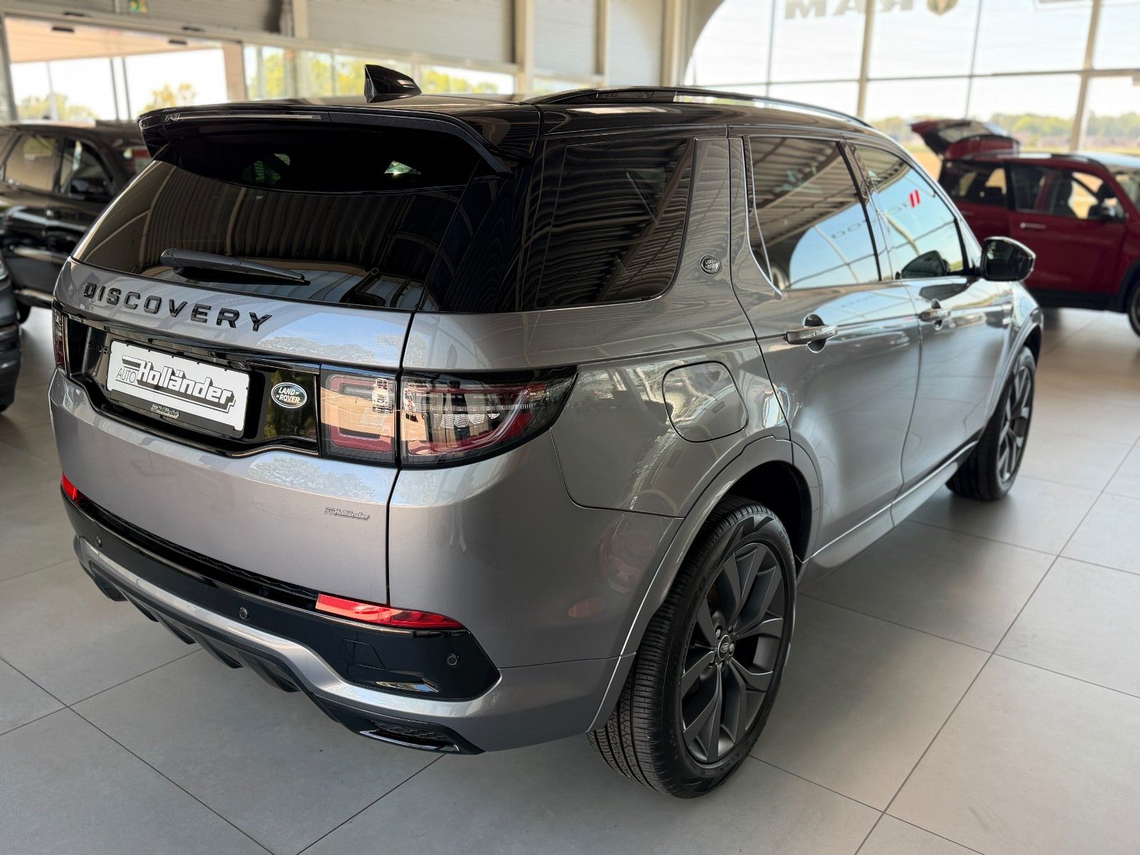 Fahrzeugabbildung Land Rover Discovery Sport 2.0 D 165 R-Dynamic SE AWD