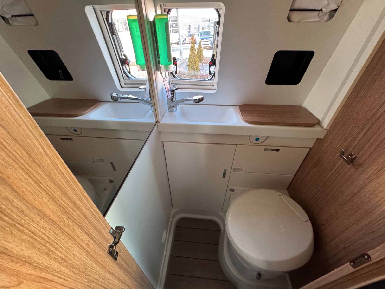 Fahrzeugabbildung Weinsberg CaraBus 600ME Edition Fire, Aufstelldach,Navi