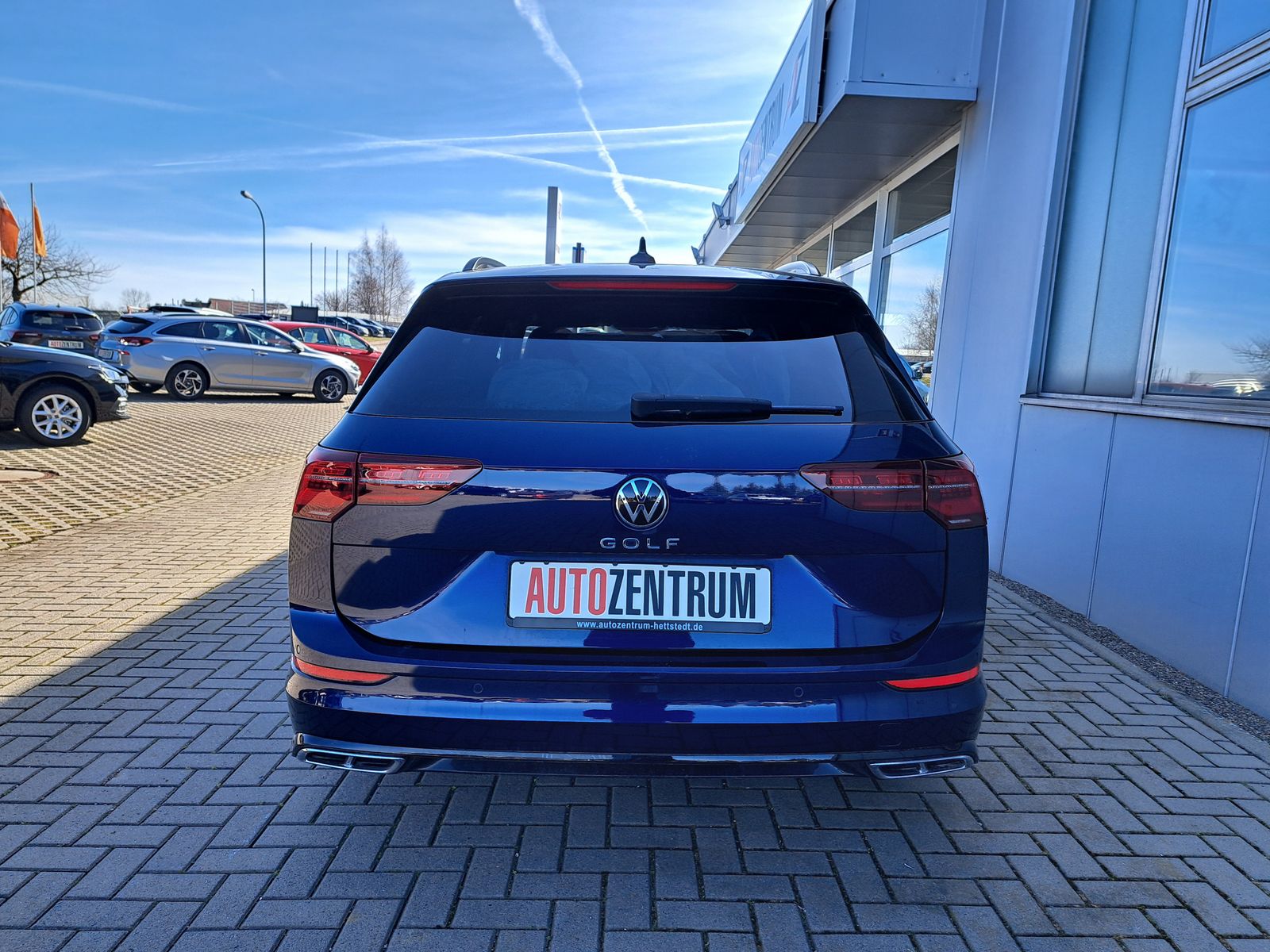 Fahrzeugabbildung Volkswagen Golf VIII 2.0 TDI DSG R-LINE MATRIX-LED NAVI ACC