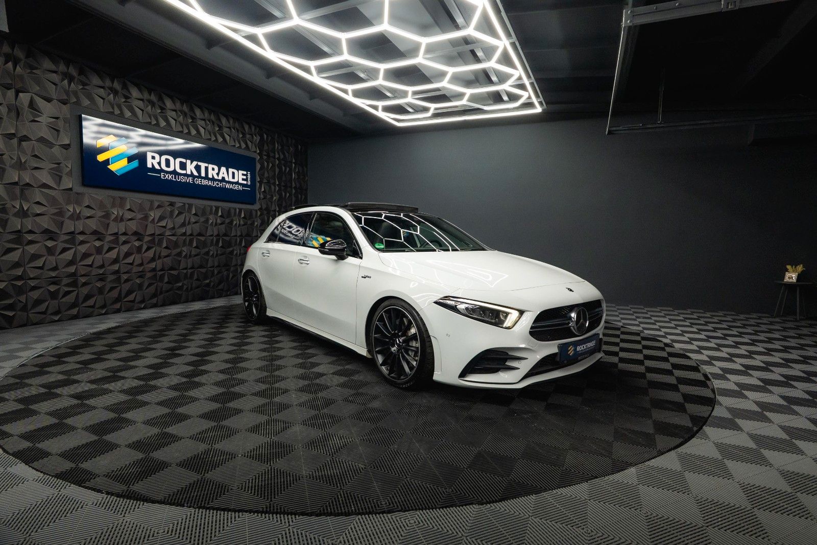 Fahrzeugabbildung Mercedes-Benz A 35 AMG 4Matic Night-Paket *Pano*LED*ACC*DAB*