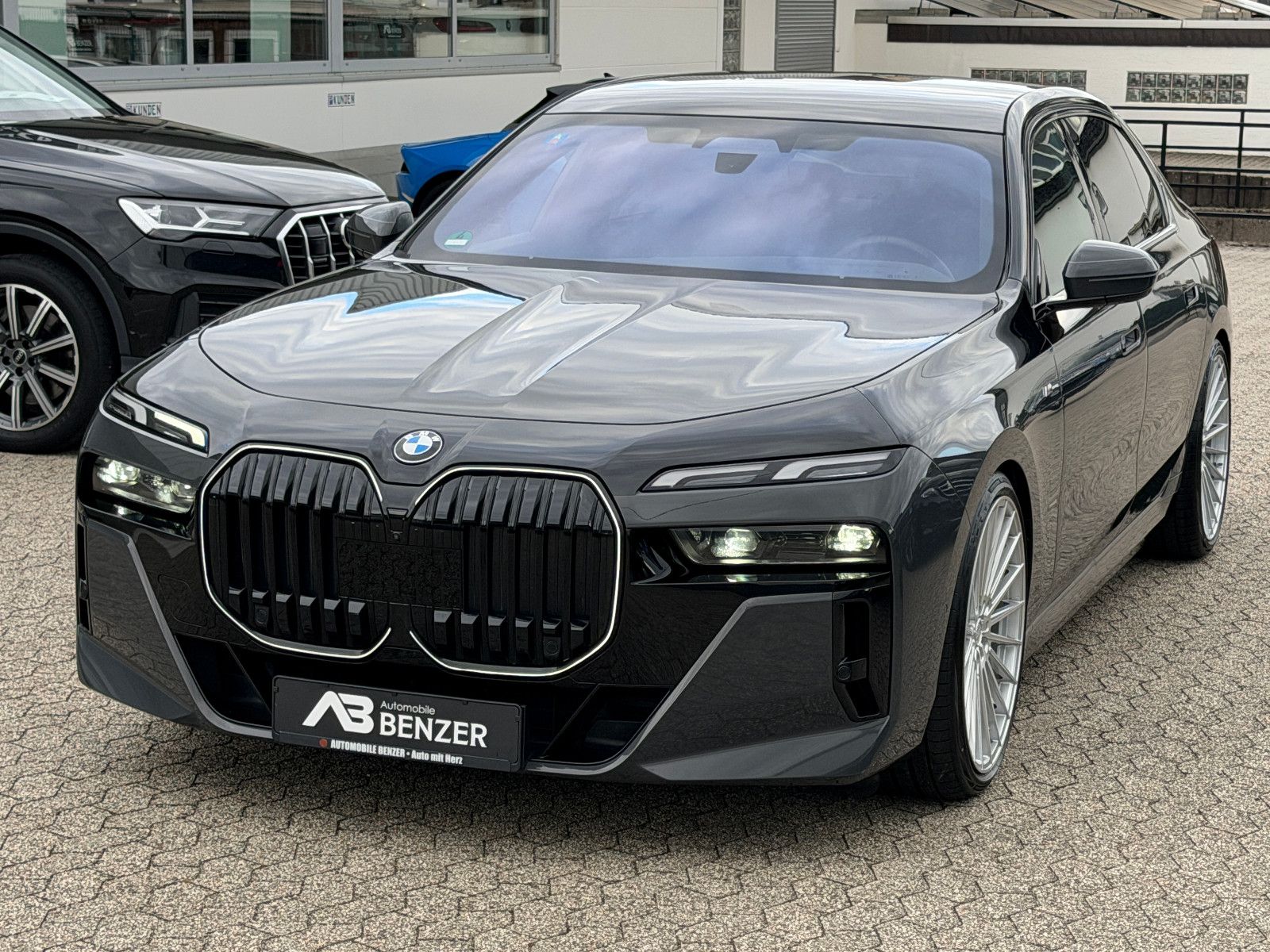 Fahrzeugabbildung BMW 740 d xDrive M Sport/CINEMA-TV/SKY LOUNGE/ICONIC