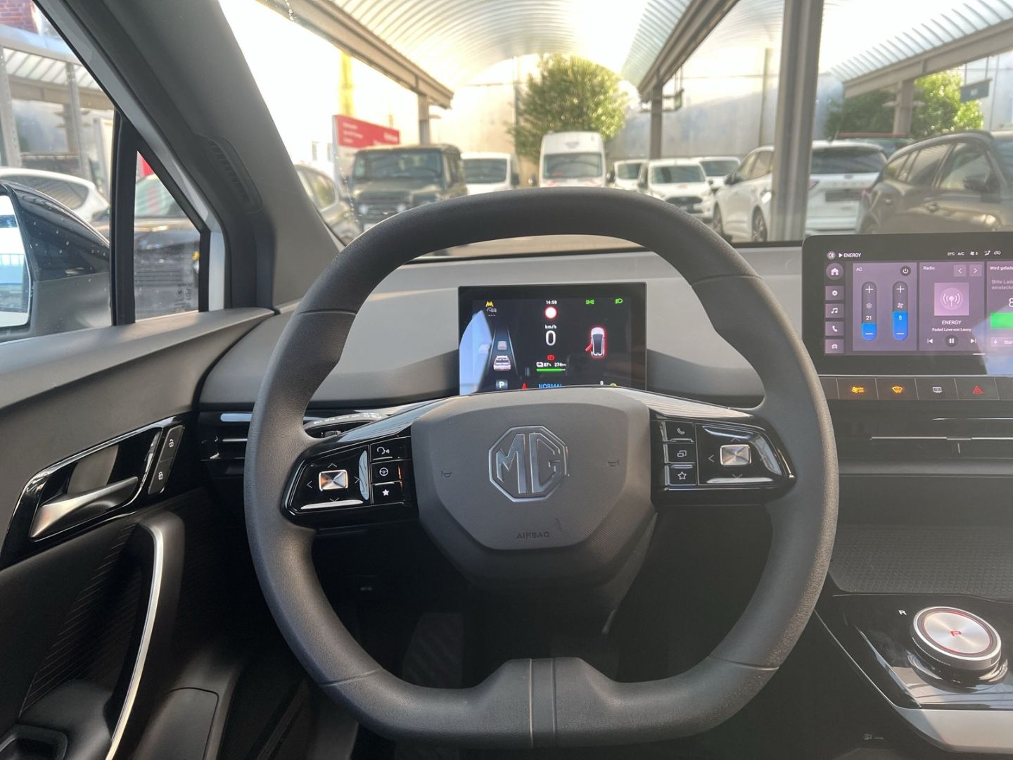 Fahrzeugabbildung MG MG4 51kWh STD Navi Soundsystem LED ACC Apple Car
