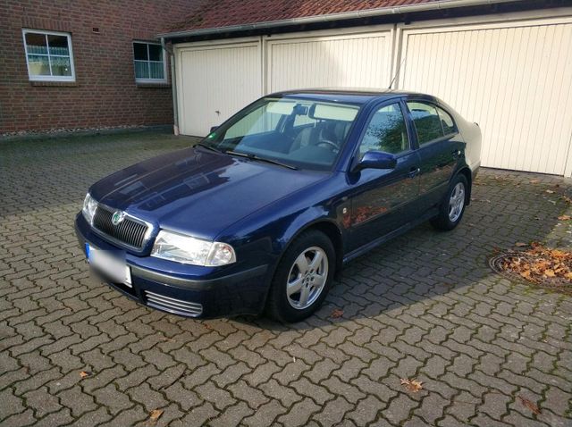 Skoda Octavia Benzin 2001 wenig Kilometer