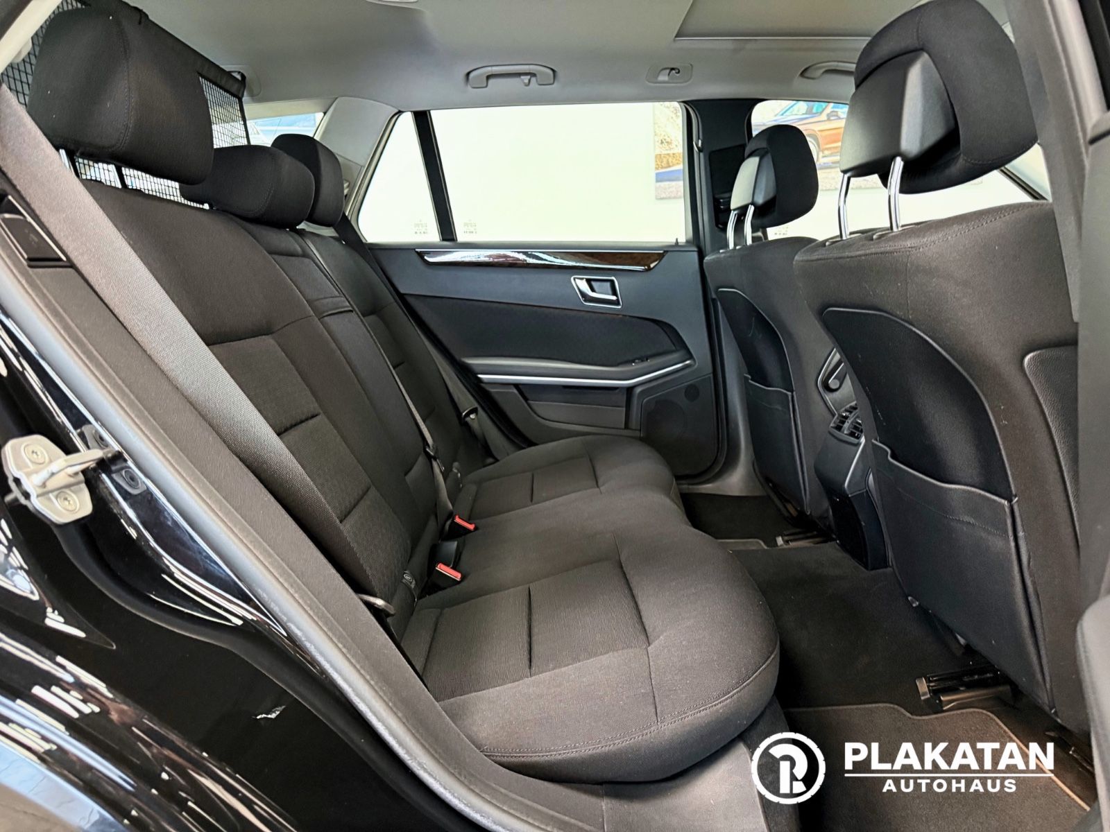 Fahrzeugabbildung Mercedes-Benz E 200 T-Modell Abst-Tempomat Navi MB-Service