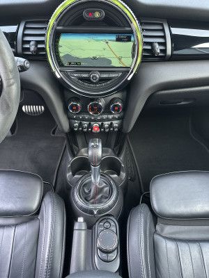 Fahrzeugabbildung MINI John Cooper Works NAV+LED+ACC+HUD+PANO+KAM+H&K