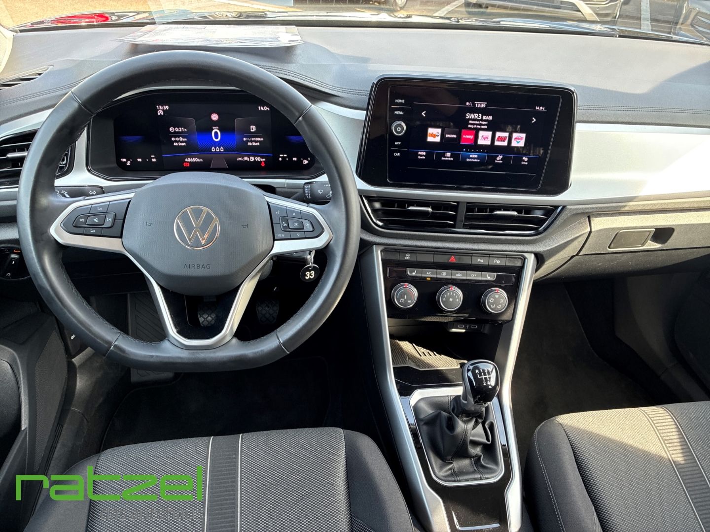 Fahrzeugabbildung Volkswagen T-Roc 1.5 TSI Life Digitales Cockpit LED DAB SHZ