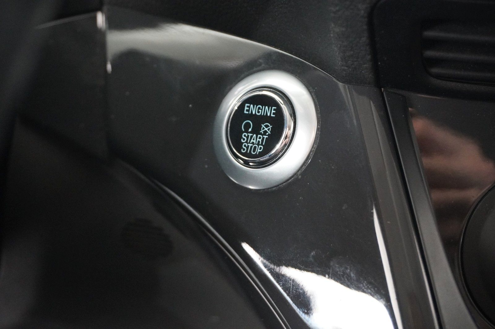 Fahrzeugabbildung Ford Kuga 2.0D INDIVIDUAL 4X4 NAVI/LED/KAMERA/SPORT