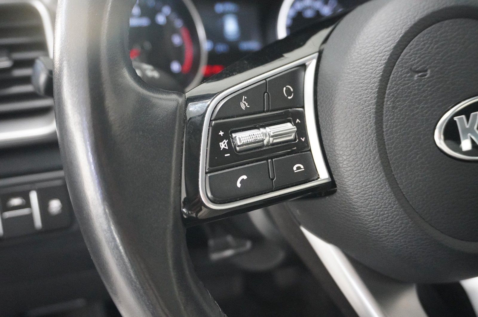 Fahrzeugabbildung Kia cee'd SW 1.6 CRDI 7-DCT DYNAMIC NAVI/LED/KAMERA