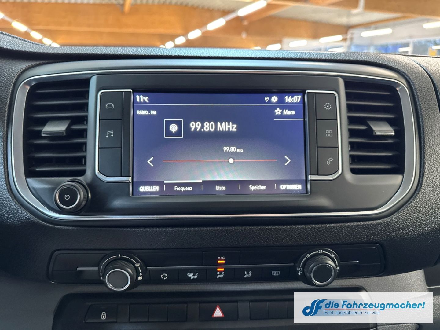 Fahrzeugabbildung Opel Vivaro L Apple CarPlay Android Auto Musikstreami