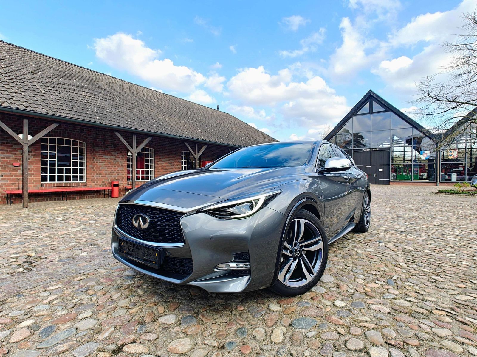 INFINITI Q30