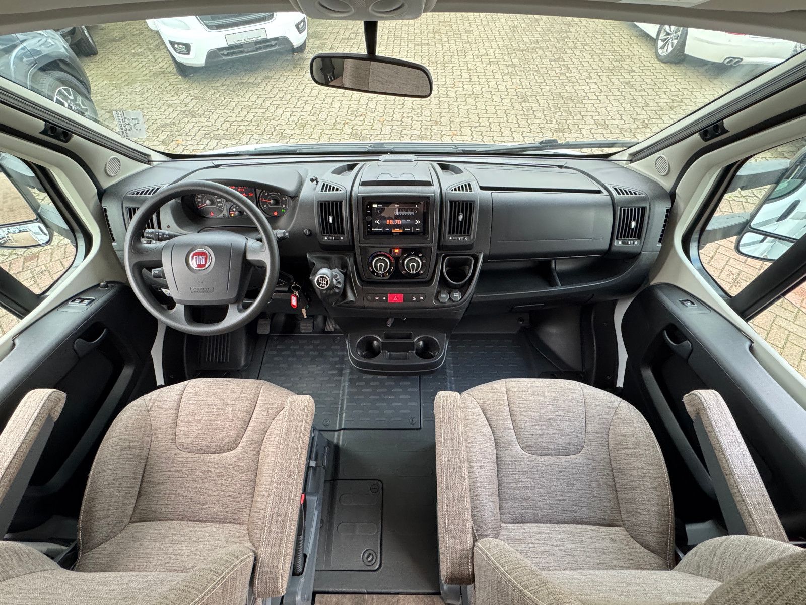 Fahrzeugabbildung Bürstner Lyseo TD A 700 FIAT 6 Schlafplätze SAT KAMERA