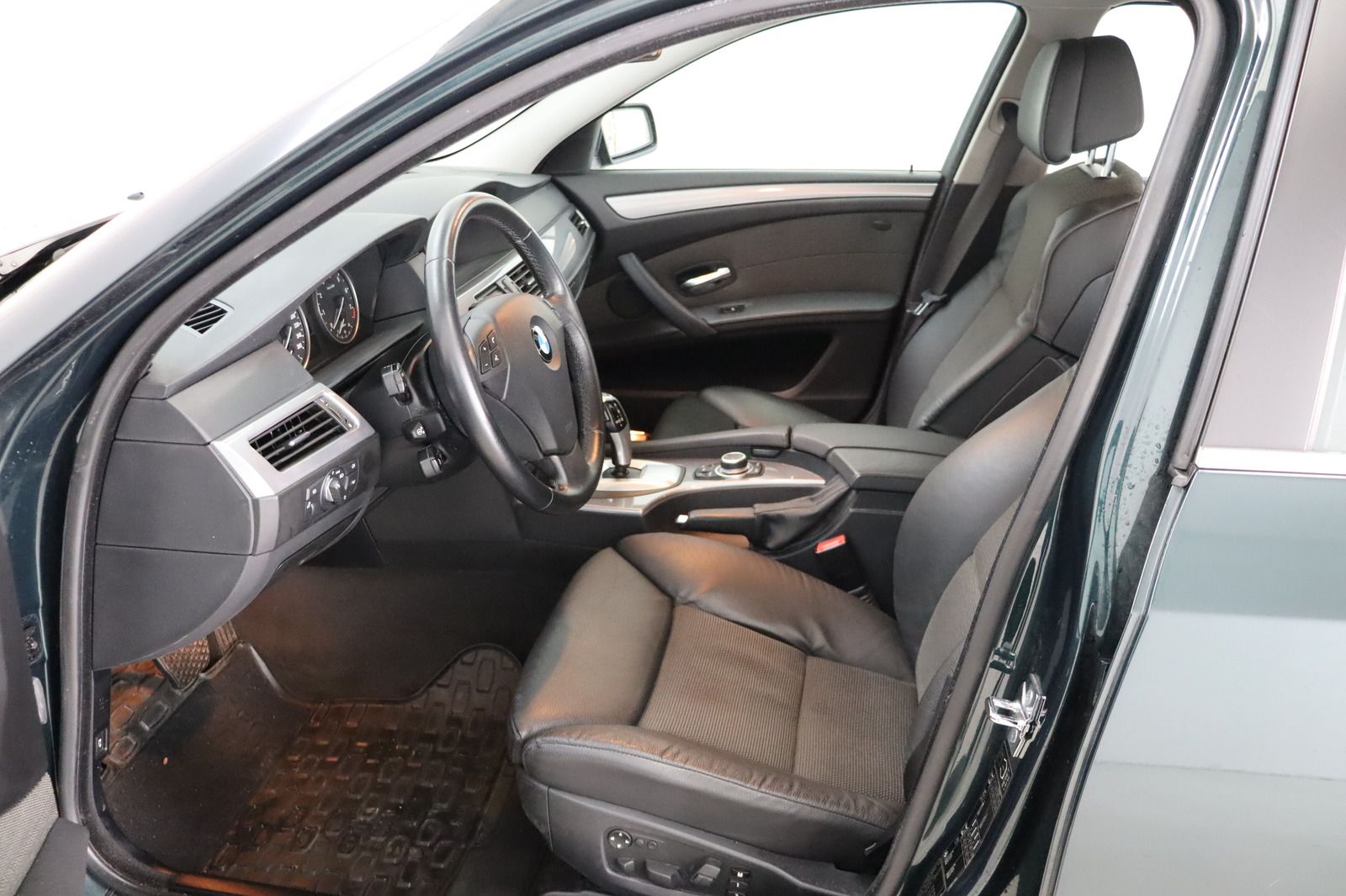 Fahrzeugabbildung BMW 525 i touring Edition * Xenon * Navi * PDC