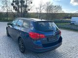 Opel Astra Sports Tourer 1.3 CDTI ecoFL. Des. Edit. - Opel Astra aus 2011 mit Diesel-Antrieb