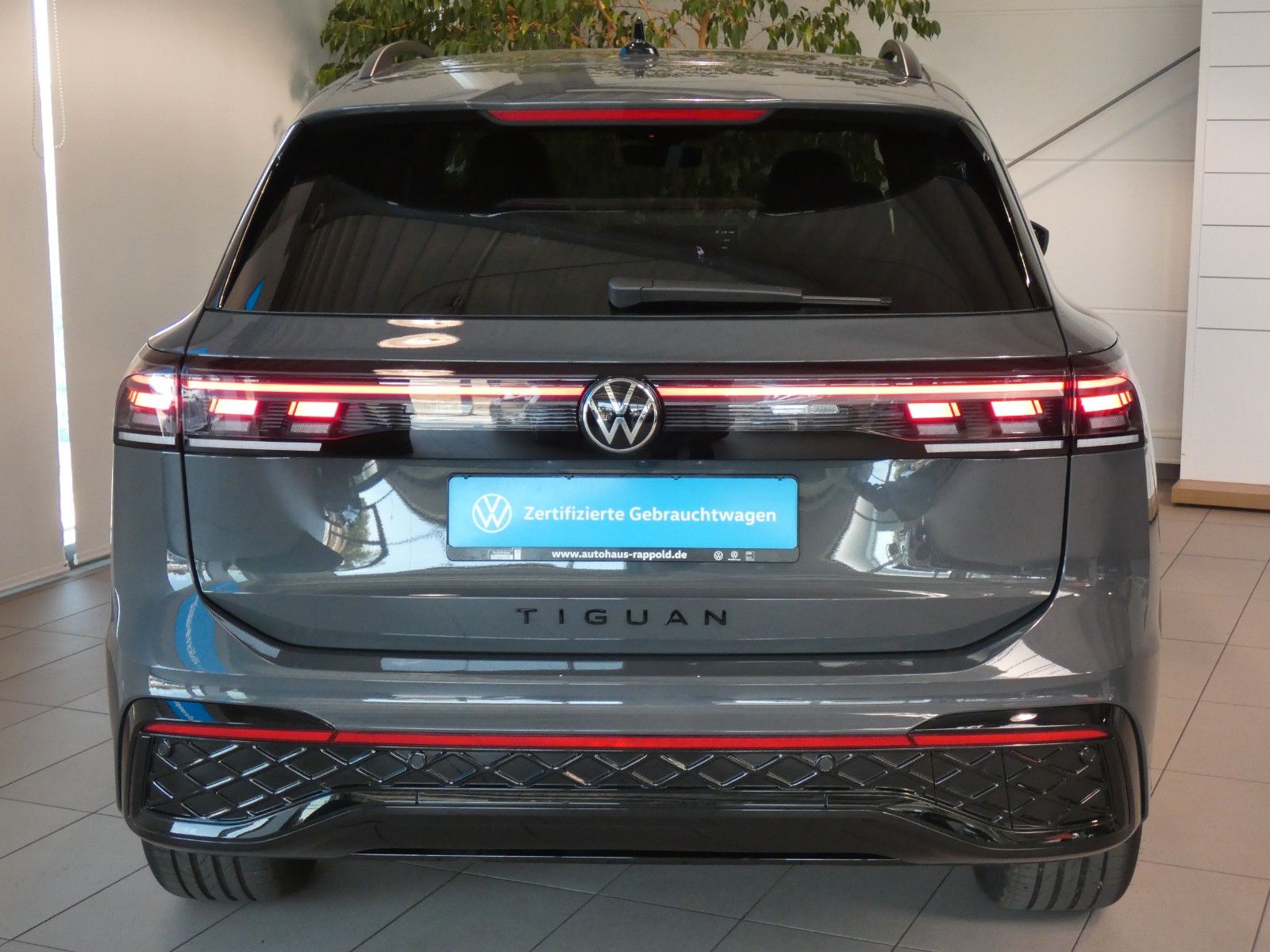 Volkswagen Tiguan 2.0 TDI R-Line AHK PANO 360° STHZ foto 5