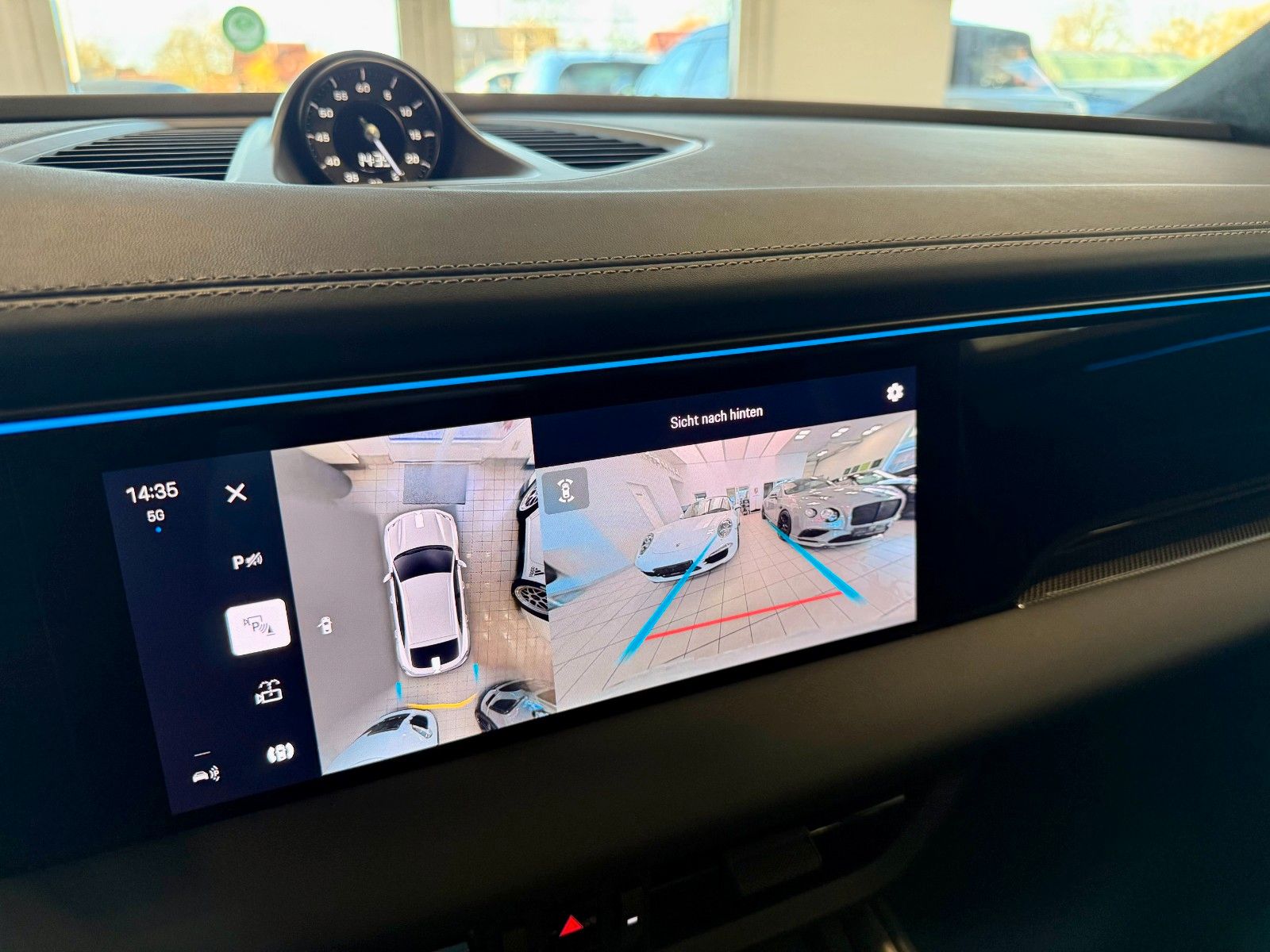 Fahrzeugabbildung Porsche Macan Turbo InnoDrive/OffroadDesign/SCP/Keyless