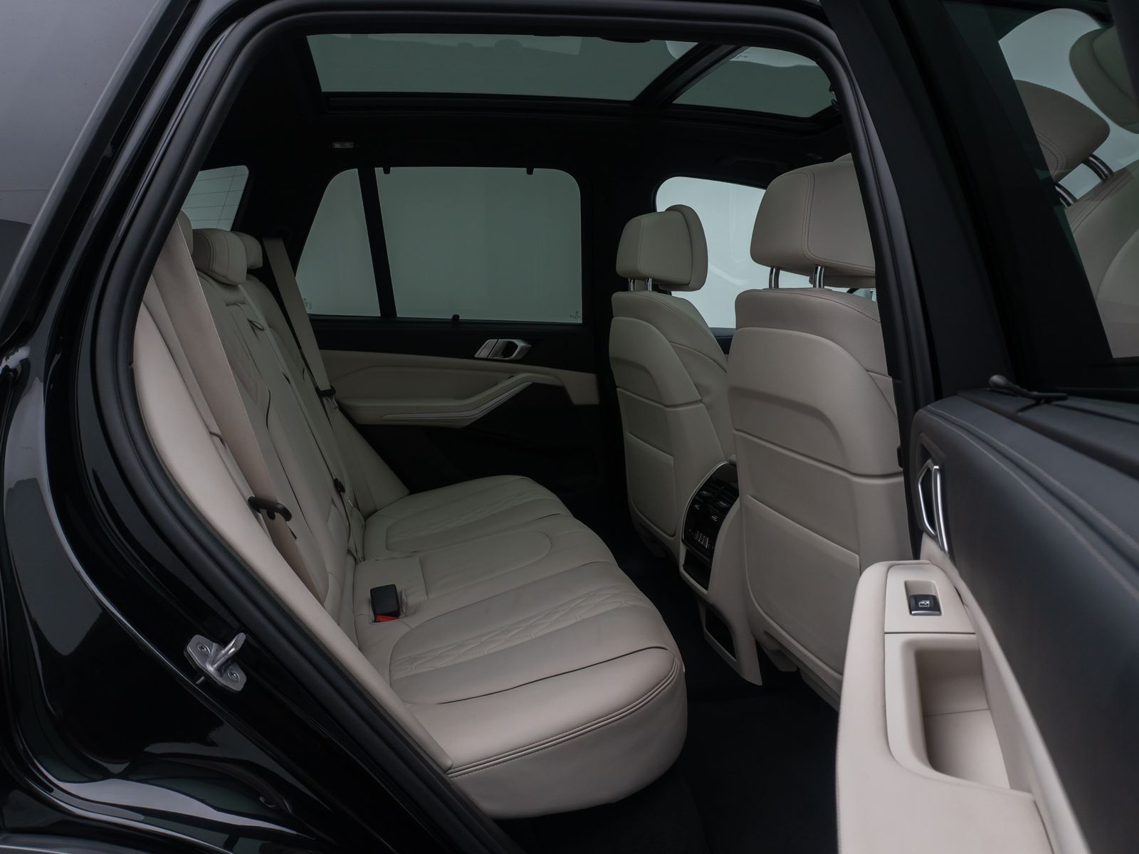 Fahrzeugabbildung BMW X5 xD45e M Sport Panorama DAB DispKey 360°22Zoll