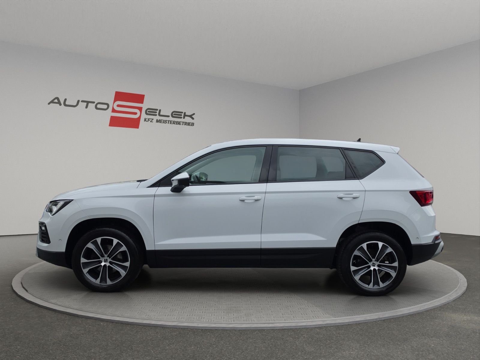Fahrzeugabbildung SEAT Ateca Style Apple CarPlay LED