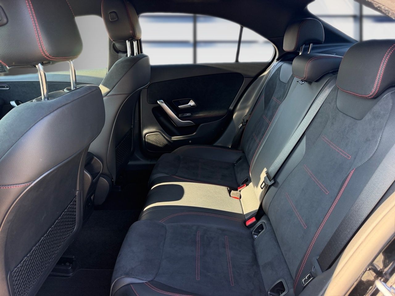 Fahrzeugabbildung Mercedes-Benz A 250 e Limousine AMG+NIGHT+MULTIBEAM+STNDHZ+++