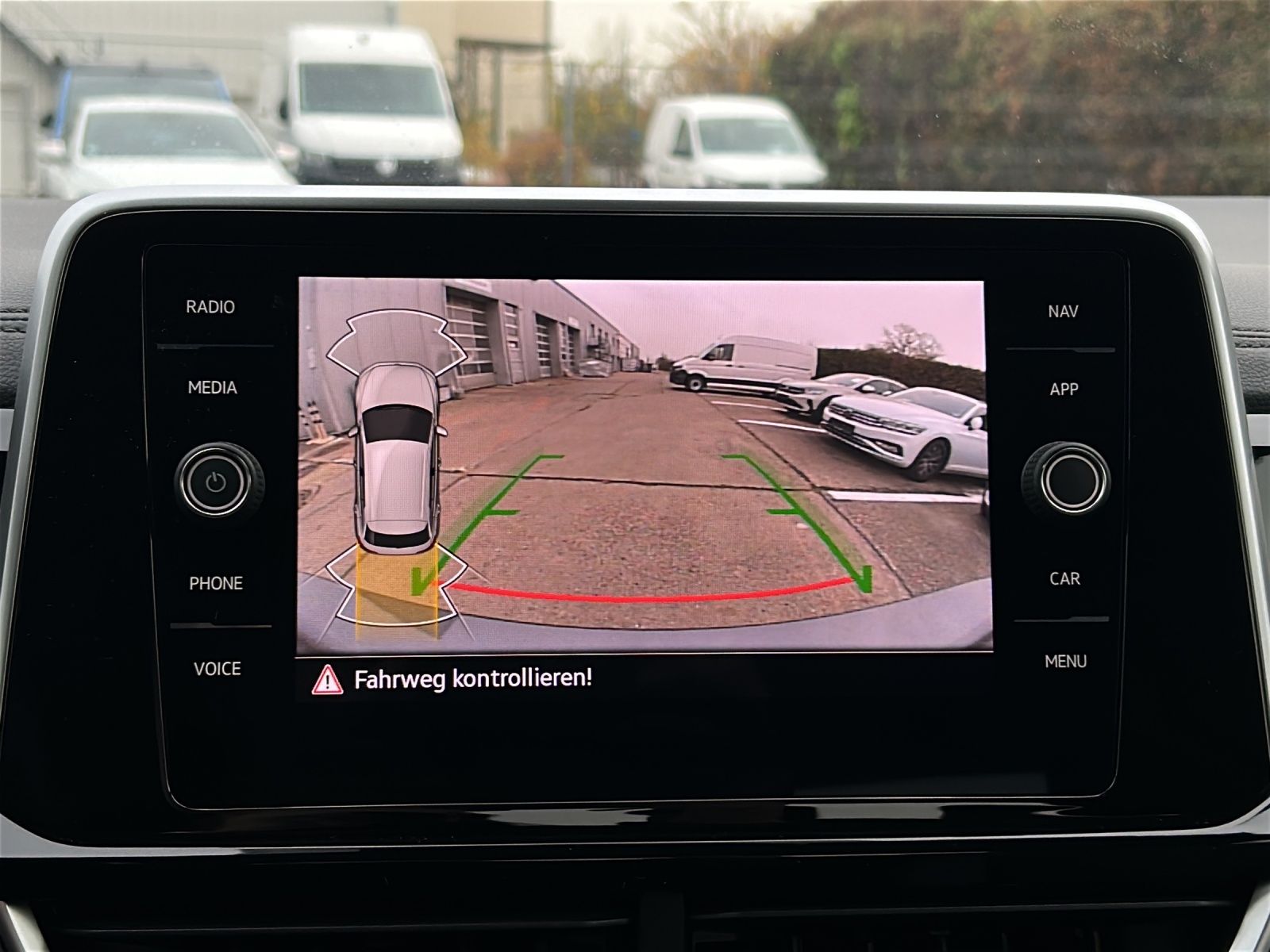 Fahrzeugabbildung Volkswagen T-Roc R-Line TSI DSG IQ.Light ACC STH SH LRHzg R