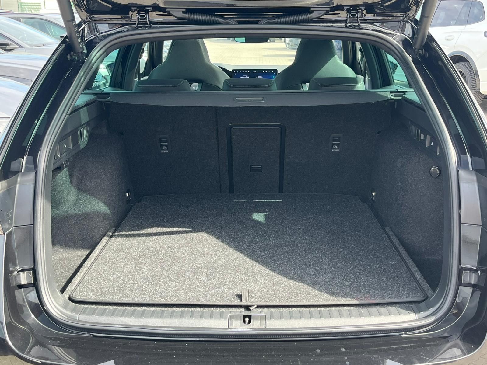 Fahrzeugabbildung SKODA Octavia 1.5 DSG Sportline PANO*MATRIX*AHK*5J.GAR
