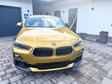 BMW X2 sDrive20i Advantage Plus, TOP Zustand - BMW X2 von privat