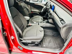 FORD Focus Lim. 1.0 Titanium*LED*Navi*DAB*ACC*