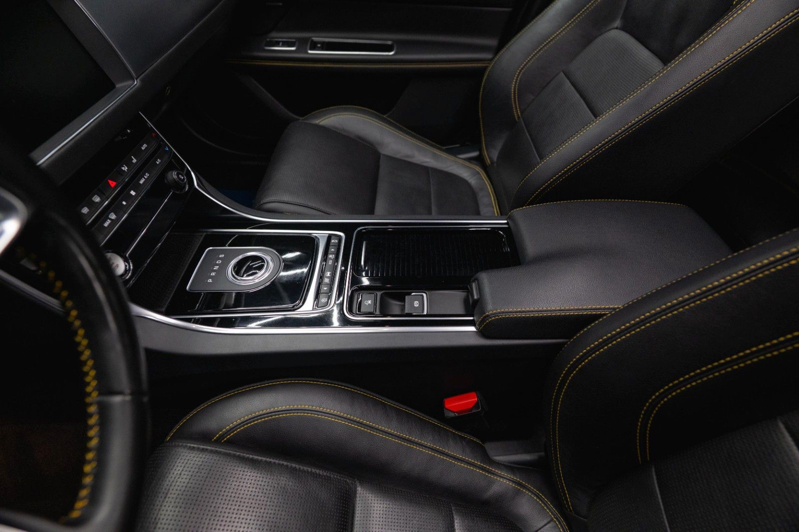 Fahrzeugabbildung Jaguar XF 300 Sport Black Edition | Pano | LED | 20Zoll