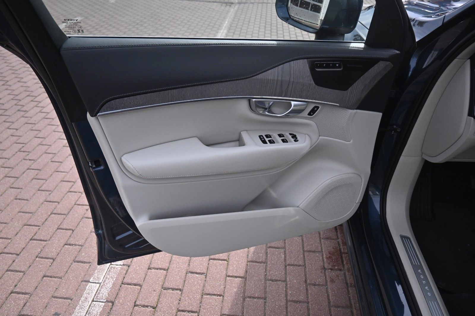 Fahrzeugabbildung Volvo XC90B5 D Plus Bright AWD*360°*Alarm*FSHZG*STHZG*