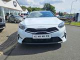 Kia Ceed 1.5T Vision 140PS - mit Benzin-Antrieb: Weiß, Soundsystem