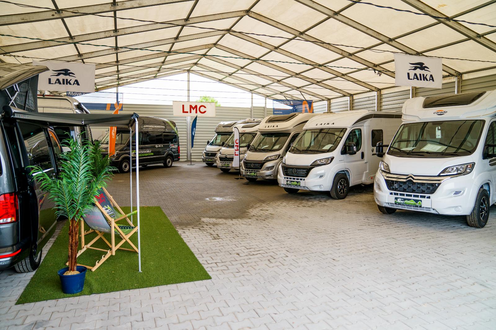 showroom-image-top