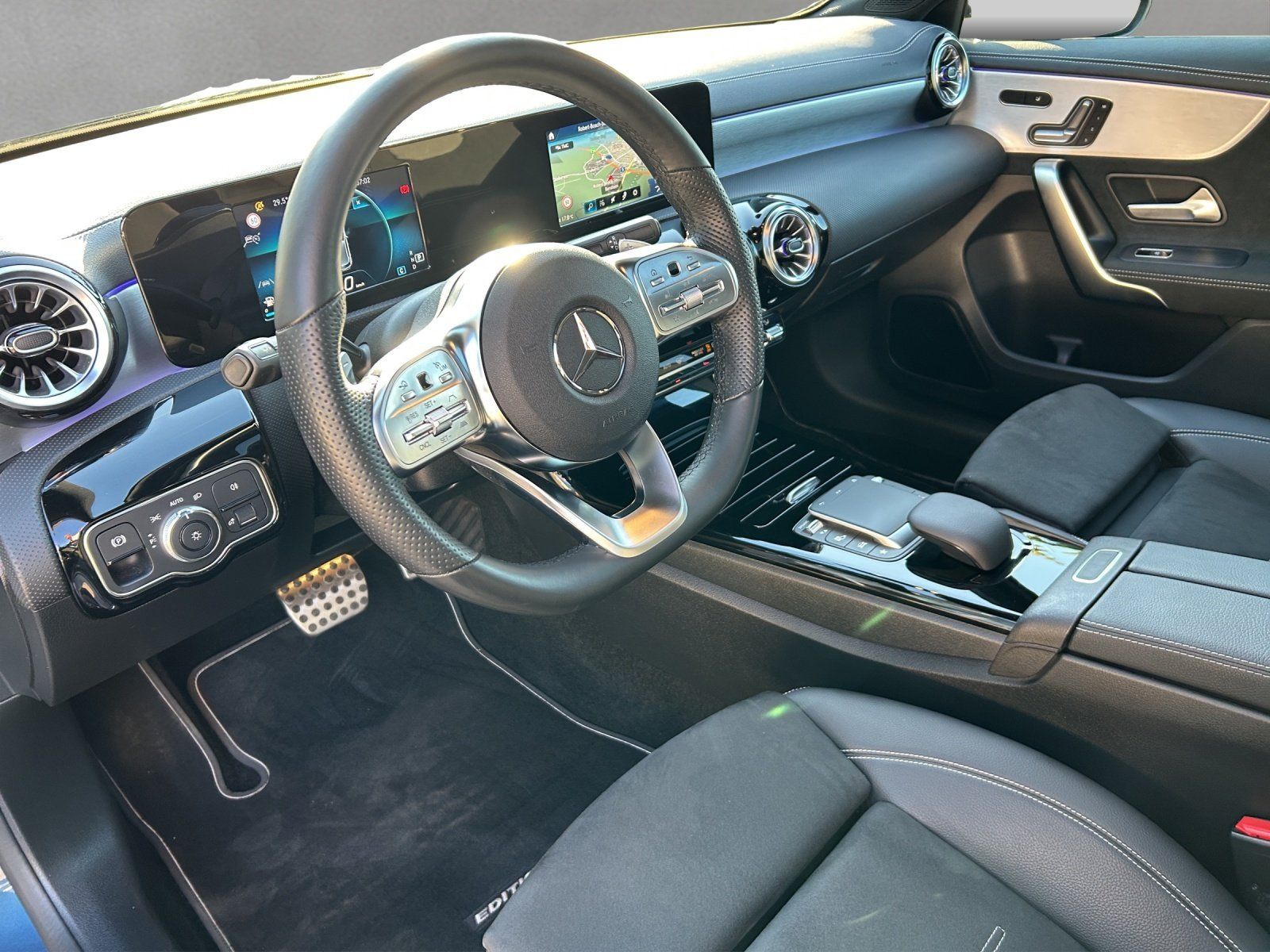 Fahrzeugabbildung Mercedes-Benz A 200 d AMG Pano DISTRO Memo MLED Night 360°Hifi