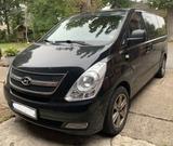 Hyundai H-1 Starex mit Austauschmotor 142.500 KM - schwarze Hyundai H-1 Starex